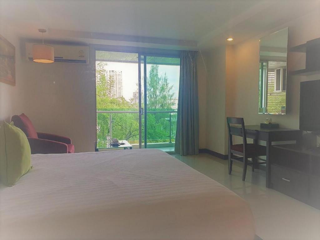Nice Residence Bangkok Exterior photo
